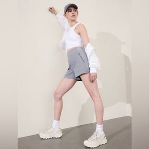 New Athleta Trekkie North Mid-rise Shorts in Storm Cloud Grey Size 10
